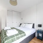 Charming Apartment In The Heart Of Kennington