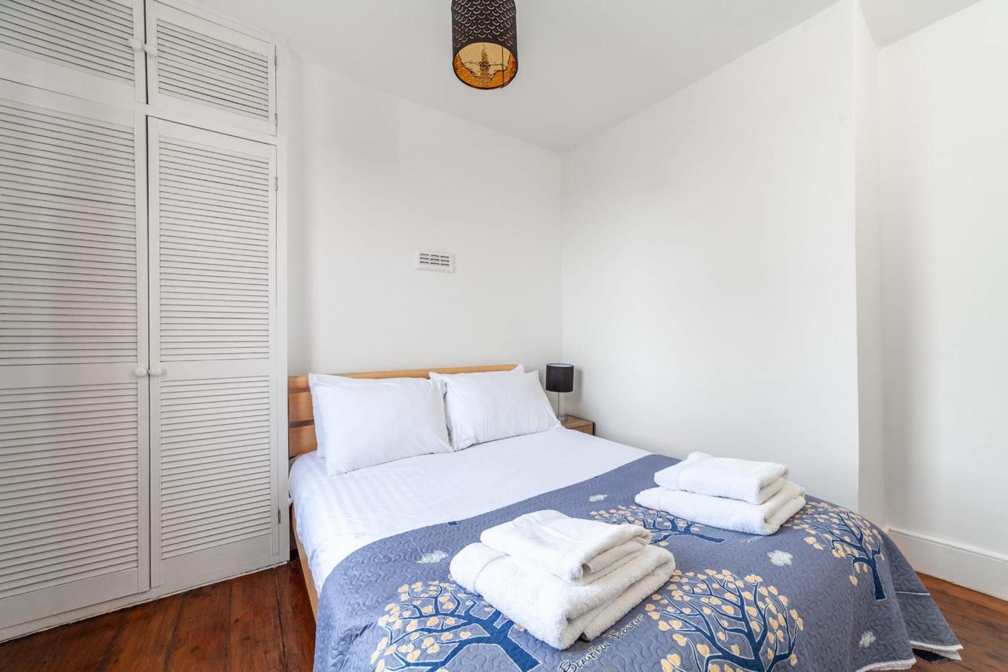 Appartamento Charming In The Heart Of Kennington Londra