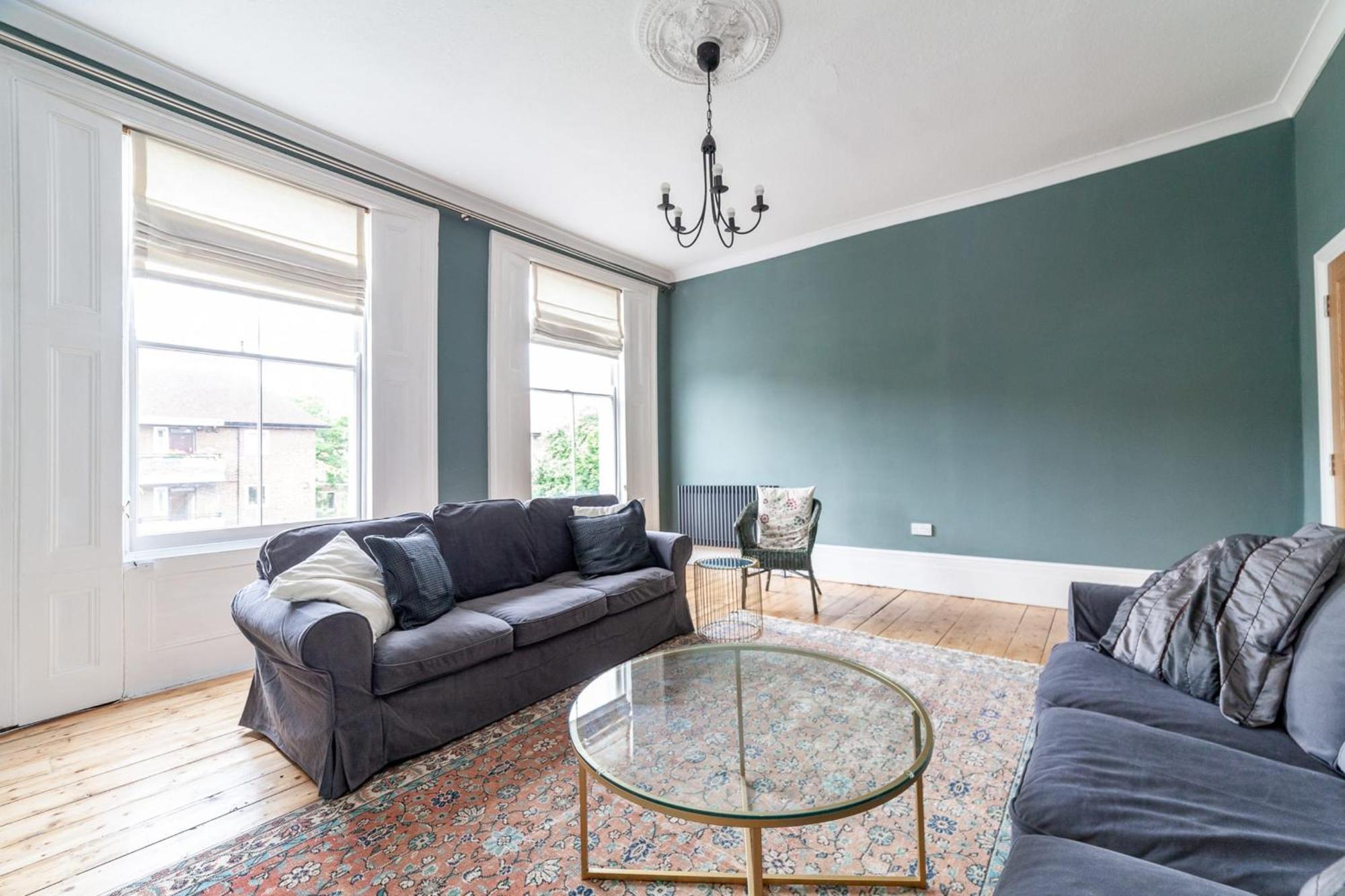 Charming In The Heart Of Kennington * Londra