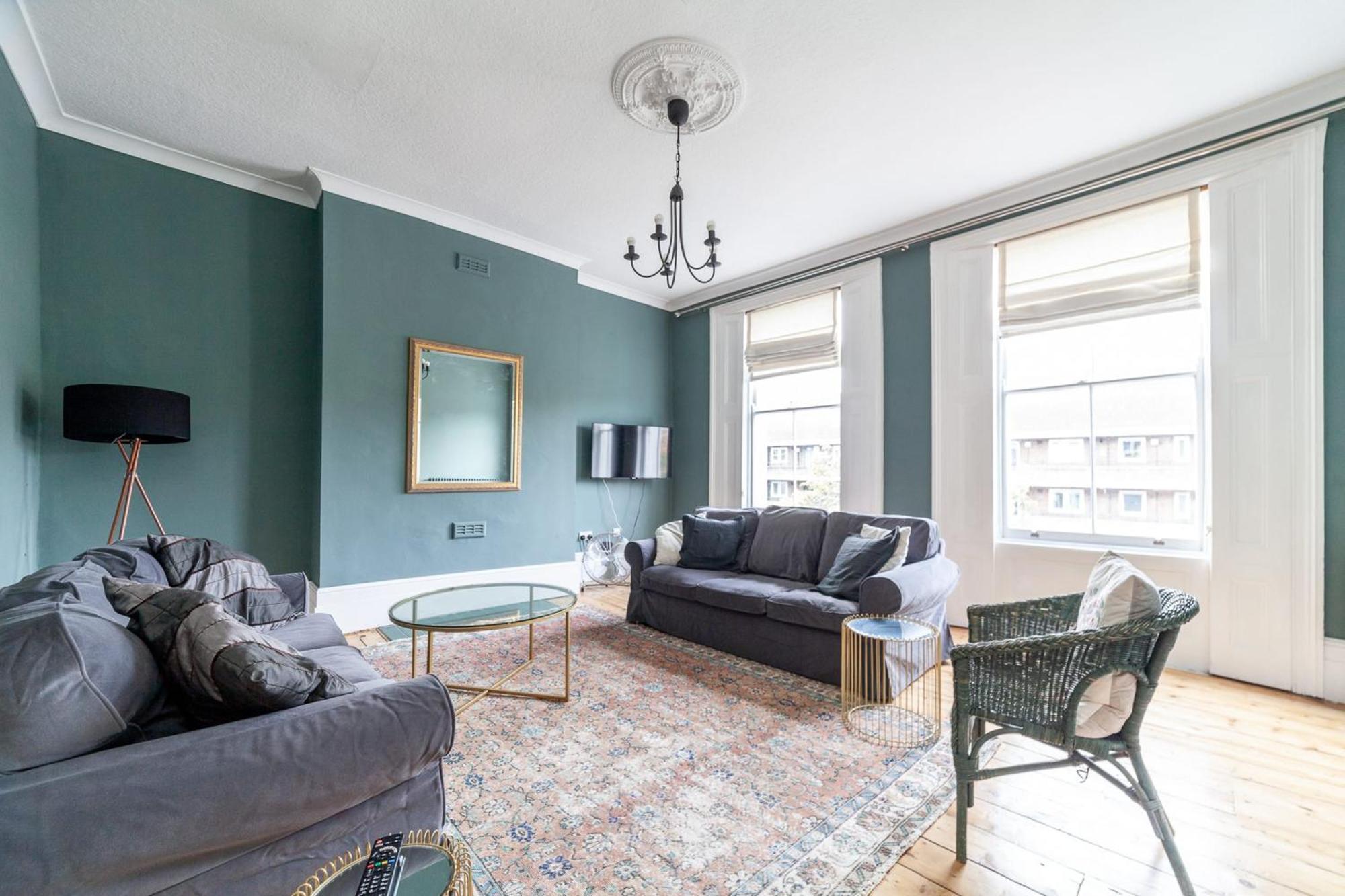 Appartamento Charming In The Heart Of Kennington Londra